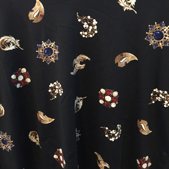 Women’s Decorative Top -Long Sleeve Super Soft (L) - Picture 2 of 6